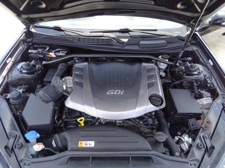 2013 Hyundai Genesis Engine bay
