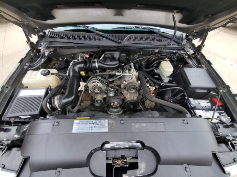 2003 Chevy Silverado engine bay