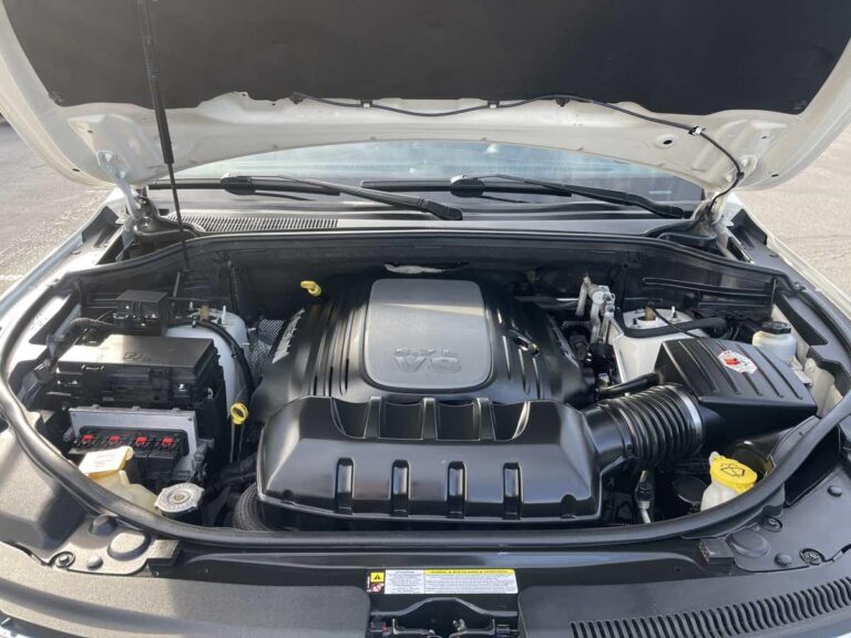 2011 Jeep Grand Cherokee 5.7L bay