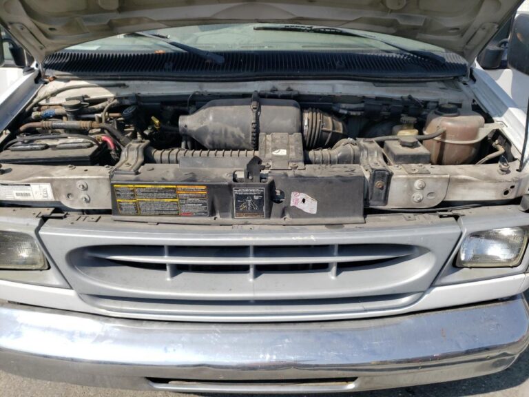 2000 ford E250 van engine bay