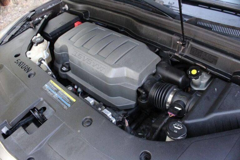 2008 Saturn Outlook 3.6L Engine bay