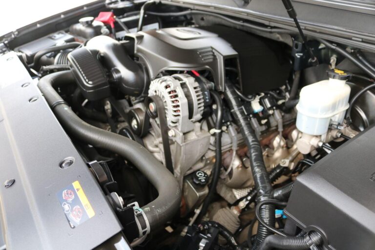 2013 GMC Yukon XL 1500 Engine bay