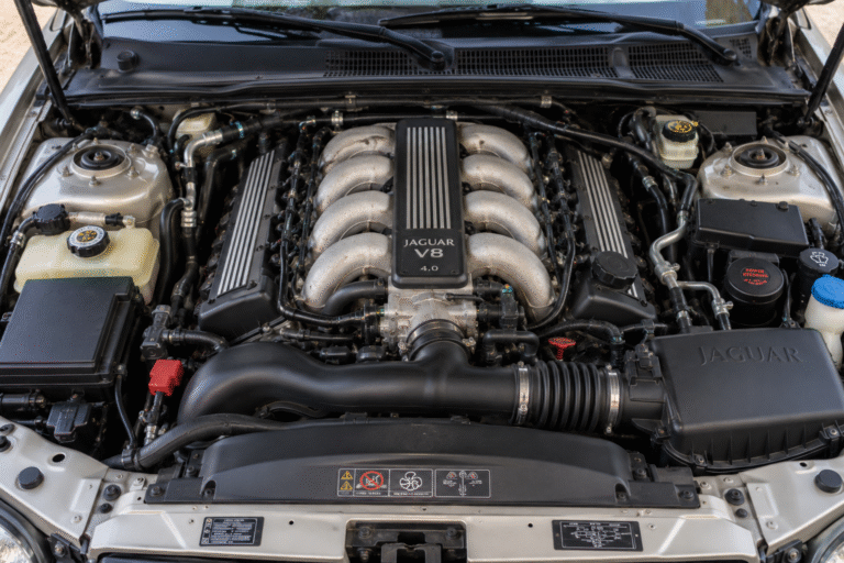 2002 Jaguar Vanden Plas Engine bay